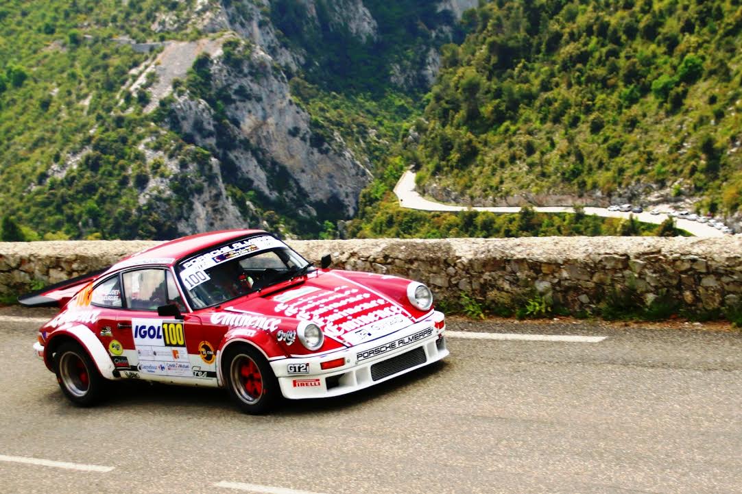 MOURGUES s’offre une belle victoire au Rallye d’Antibes avec une Porsche ALMERAS en VHC